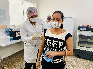 notícia: Governo do Estado e Prefeitura de Macapá promovem 12 horas de vacinação contra covid-19