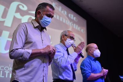 notícia: Dia do Evangélico: governador Waldez participa de cerimônias e destaca respeito e fé religiosa em Santana