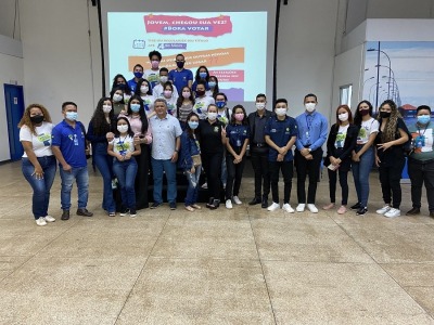 notícia: TRE e Governo incentivam jovens a tirar título eleitoral pela internet