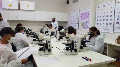 notícia: Cooperação: Governo do Amapá e HU implementam sistema que traz maior agilidade no processo de análises clínicas