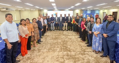 notícia: Transição de Governos: Waldez assina decreto que institui oficialmente as equipes de trabalho