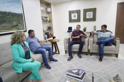 notícia: Ajuda Humanitária: junto ao senador Davi, Waldez articula apoio do governo federal para o Vale do Jari