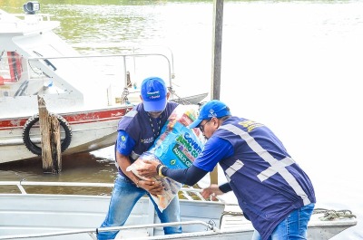 notícia: Governo do Amapá já entregou quase 2 mil cestas de alimentos e água para famílias atingidas pela cheia do Rio Jari