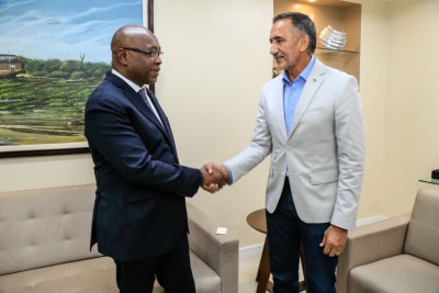 notícia: Waldez institui a Semana da África no Amapá junto com embaixador da Costa do Marfim