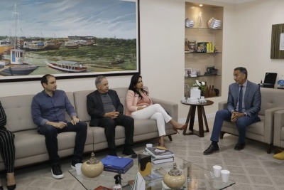 notícia: Governador defende trabalho conjunto para desenvolvimento regional ao receber comitiva do Parlamento Amazônico 