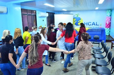 notícia: Governo do Amapá oferece roda de terapia comunitária para servidores de saúde do Hcal