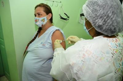 notícia: Médico orienta cuidados com gestantes sobre a covid-19