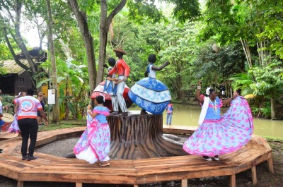 notícia: Abertura dos 20 anos da Exposição a Céu Aberto tem marabaixo, corte do bolo e exposições no Museu Sacaca