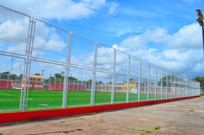 notícia: Revitalização de arenas esportivas em Macapá e Santana segue para etapa final