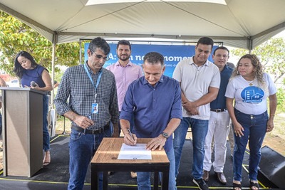 notícia: Expansão da rede de abastecimento de água do Conjunto Macapaba garantirá segurança no fornecimento do produto à população