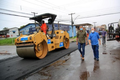 notícia: Mobilidade urbana: Waldez inspeciona obras de pavimentação em Santana