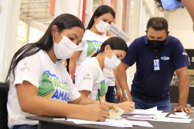 notícia: Governo reforça vacinação contra covid-19 e tríplice viral em diversos pontos de Macapá