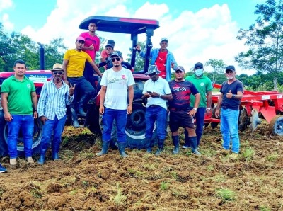 notícia: Produtores são capacitados com curso de operação e manuseio de máquinas agrícolas