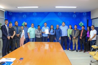 notícia: Waldez assina novos convênios de mobilidade e limpeza urbana para Itaubal