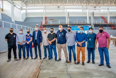 notícia: Governador e equipe técnica inspecionam obras de modernização do Ginásio Avertino Ramos