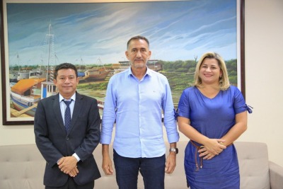 notícia: Governo firma obras de pavimentação e sinalização em Serra do Navio