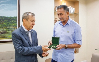 notícia: Waldez é condecorado pelo Tribunal Regional Eleitoral do Amapá