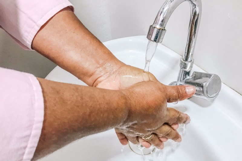 Hábito simples diminui  proliferação de microrganismos causadores de infecções