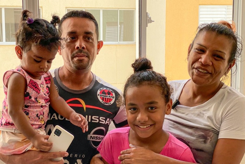 A família de Maria Aparecida conheceu cada cantinho do novo apartamento, nesta quinta-feira, 14