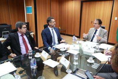 notícia: Em encontro com ministro da Educação, governador Clécio Luís trata de recursos e suporte técnico para modernizar o ensino no Amapá