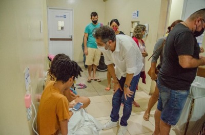 notícia: Com gabinete no HE, governador segue acompanhando atendimento aos pacientes e obras de revitalização
