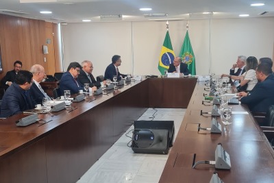 notícia: Governador do Amapá se reúne com Alckmin em busca de investimentos na produção de biocombustível e no Porto de Santana