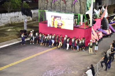 notícia: Por trás do carnaval: conheça os profissionais que fazem o desfile acontecer