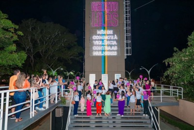 notícia: No meio do mundo, Governo do Amapá ilumina Monumento Marco Zero em campanha de combate à violência contra a mulher
