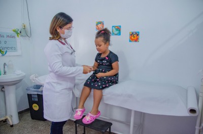 notícia: Centro de Doenças Tropicais oferece novos tratamentos respiratórios para crianças 