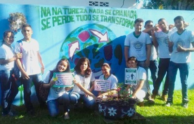 notícia: Escola Estadual de Santana incentiva alimentação saudável com horta mantida por alunos e professores