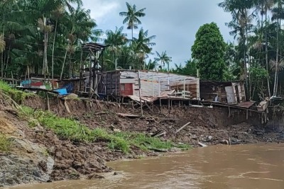notícia: Governo do Amapá leva assistência para famílias que perderam casas no Bailique 
