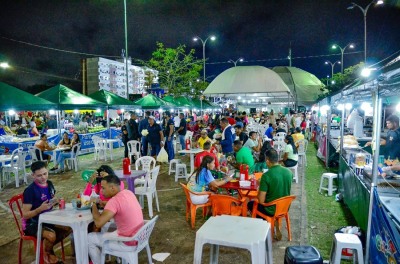 notícia: Comida para todos os gostos: público aprova variedade da Praça de Alimentação Popular no Sambódromo