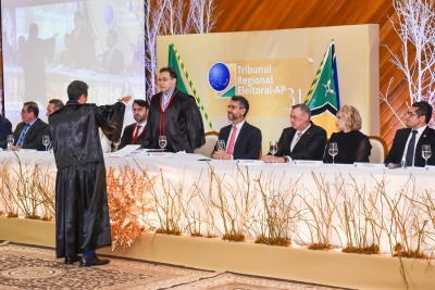 notícia: Governador do Amapá ressalta importância da Justiça Eleitoral pela defesa da democracia na posse dos novos dirigentes do TRE-AP
