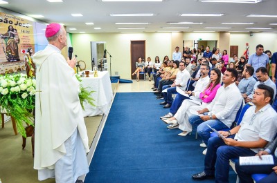 notícia: Imagem de São José inicia peregrinação da festividade de 2023 no Palácio do Setentrião: 'José é exemplo para o serviço público', diz Clécio