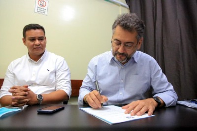 notícia: Governador Clécio Luís realiza primeiros despachos direto do gabinete no HE