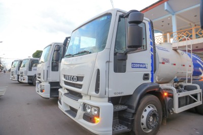 notícia: Região Metropolitana: Santana recebe máquinas, motores, caminhões-pipas, equipamentos e anúncio de novas obras pelo MIRD