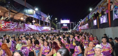 notícia: Carnaval de Santana atrai público com desfiles de blocos de micaretas no corredor da folia