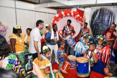 notícia: Alegria, rufar dos tambores e levantamento do mastro marcam a inauguração da Central do Marabaixo e abertura do Ciclo 2023