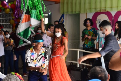 notícia: 'Baile da Terceira Idade' proporciona lazer a idosos do Abrigo São José, em Macapá