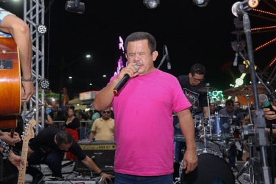 notícia: ‘Sou o primeiro locutor cego do estado e é uma honra participar desse retorno’, conta apresentador na 52ª Expofeira do Amapá