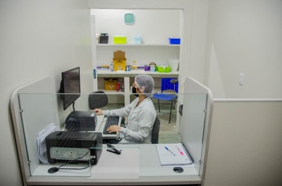 notícia: Obras no HE: Governo conclui reforma e ampliação do novo laboratório de coletas