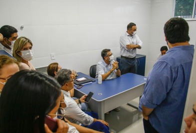 notícia: Governador encontra diretoria do IBGH para entender o fluxo de atendimento  no anexo do HE de Macapá