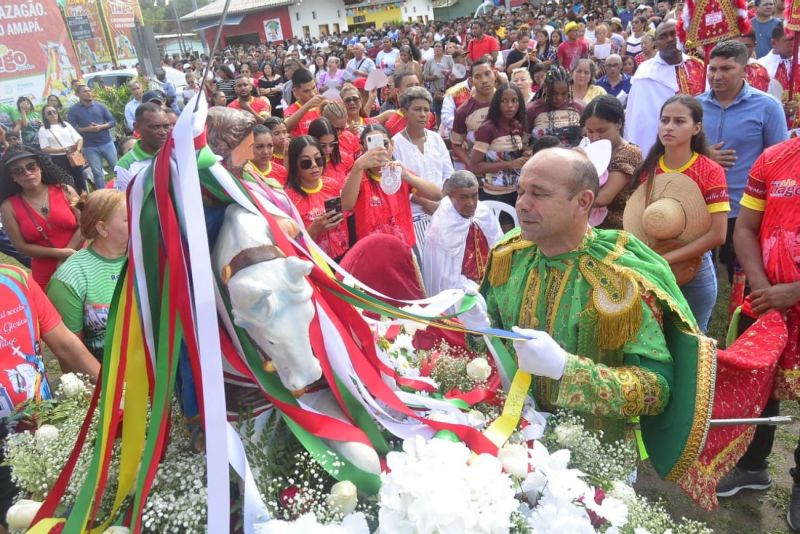 Missa celebra a fé do povo de Mazagão Velho no Dia de São Tiago.

Em 2024, festividade completa 247 anos de tradição e recebe apoio do Governo do Amapá. <div class='credito_fotos'>Foto: Maksuel Martins/GEA   |   <a href='/midias/2024/originais/15645_26009659-31a1-5c83-a126-b2553624a337.jpg' download><i class='fa-solid fa-download'></i> Download</a></div>