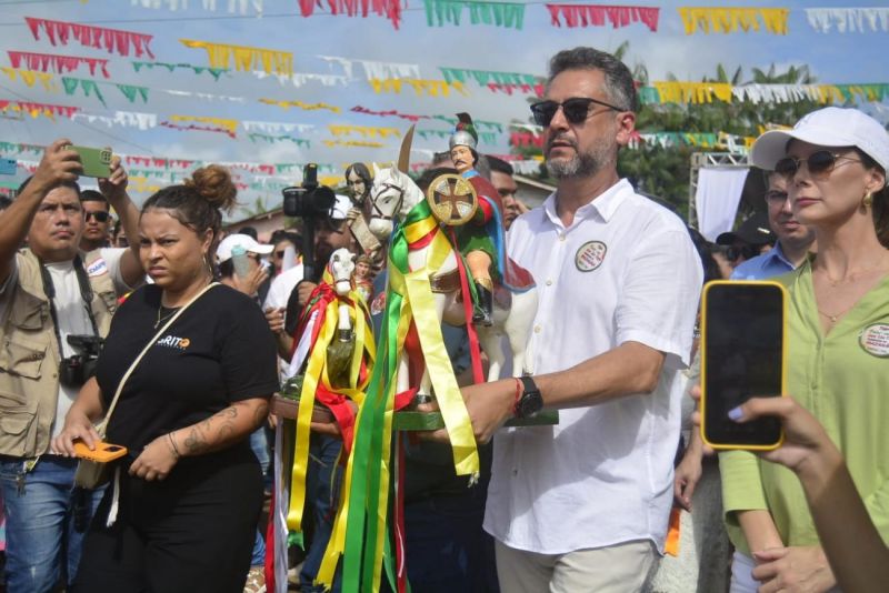 Missa celebra a fé do povo de Mazagão Velho no Dia de São Tiago.

Em 2024, festividade completa 247 anos de tradição e recebe apoio do Governo do Amapá. <div class='credito_fotos'>Foto: Maksuel Martins/GEA   |   <a href='/midias/2024/originais/15645_32335ef4-7043-9c41-cc6f-cfba4804e91b.jpg' download><i class='fa-solid fa-download'></i> Download</a></div>