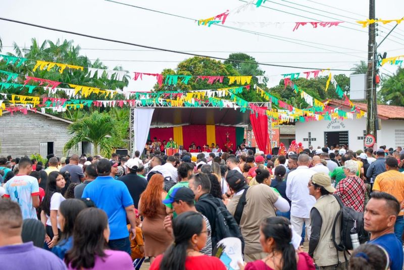 Missa celebra a fé do povo de Mazagão Velho no Dia de São Tiago.

Em 2024, festividade completa 247 anos de tradição e recebe apoio do Governo do Amapá. <div class='credito_fotos'>Foto: Maksuel Martins/GEA   |   <a href='/midias/2024/originais/15645_53c79cac-d4dc-426c-3ead-46f528b22f99.jpg' download><i class='fa-solid fa-download'></i> Download</a></div>