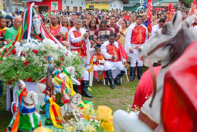Missa celebra a fé do povo de Mazagão Velho no Dia de São Tiago.

Em 2024, festividade completa 247 anos de tradição e recebe apoio do Governo do Amapá. <div class='credito_fotos'>Foto: Maksuel Martins/GEA   |   <a href='/midias/2024/originais/15645_5c0c877a-e33b-b86d-55d2-466c373fecf1.jpg' download><i class='fa-solid fa-download'></i> Download</a></div>