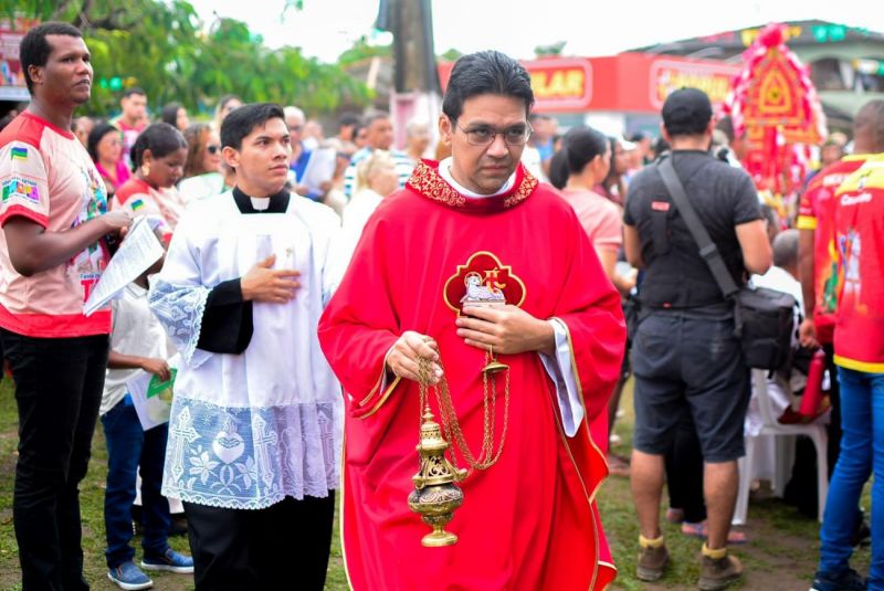 Missa celebra a fé do povo de Mazagão Velho no Dia de São Tiago.

Em 2024, festividade completa 247 anos de tradição e recebe apoio do Governo do Amapá. <div class='credito_fotos'>Foto: Maksuel Martins/GEA   |   <a href='/midias/2024/originais/15645_d9fed8a7-990e-6f81-972d-6539dd6a1e42.jpg' download><i class='fa-solid fa-download'></i> Download</a></div>