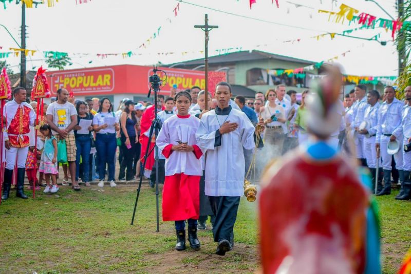 Missa celebra a fé do povo de Mazagão Velho no Dia de São Tiago.

Em 2024, festividade completa 247 anos de tradição e recebe apoio do Governo do Amapá. <div class='credito_fotos'>Foto: Maksuel Martins/GEA   |   <a href='/midias/2024/originais/15645_e19f22ce-64aa-7e46-f343-d56cf933e7e7.jpg' download><i class='fa-solid fa-download'></i> Download</a></div>