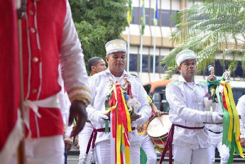 Imagens dos santos foram conduzidas por Adilson Pimentel, figura de São Tiago, e Cleyson Barreto, figura de São Jorge