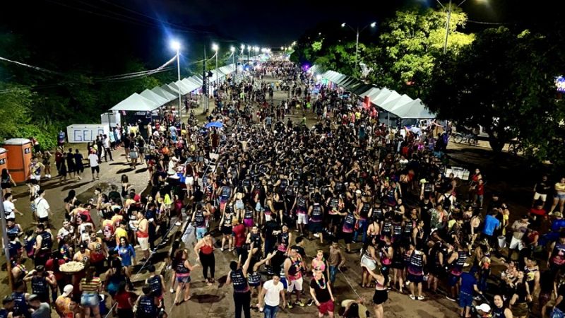A folia segue nesta segunda-feira, 12, na terça-feira e terá edição especial no sábado, com apresentação da banda Rapazolla